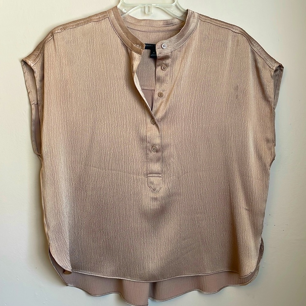 Banana Republic gold short sleeve blouse small